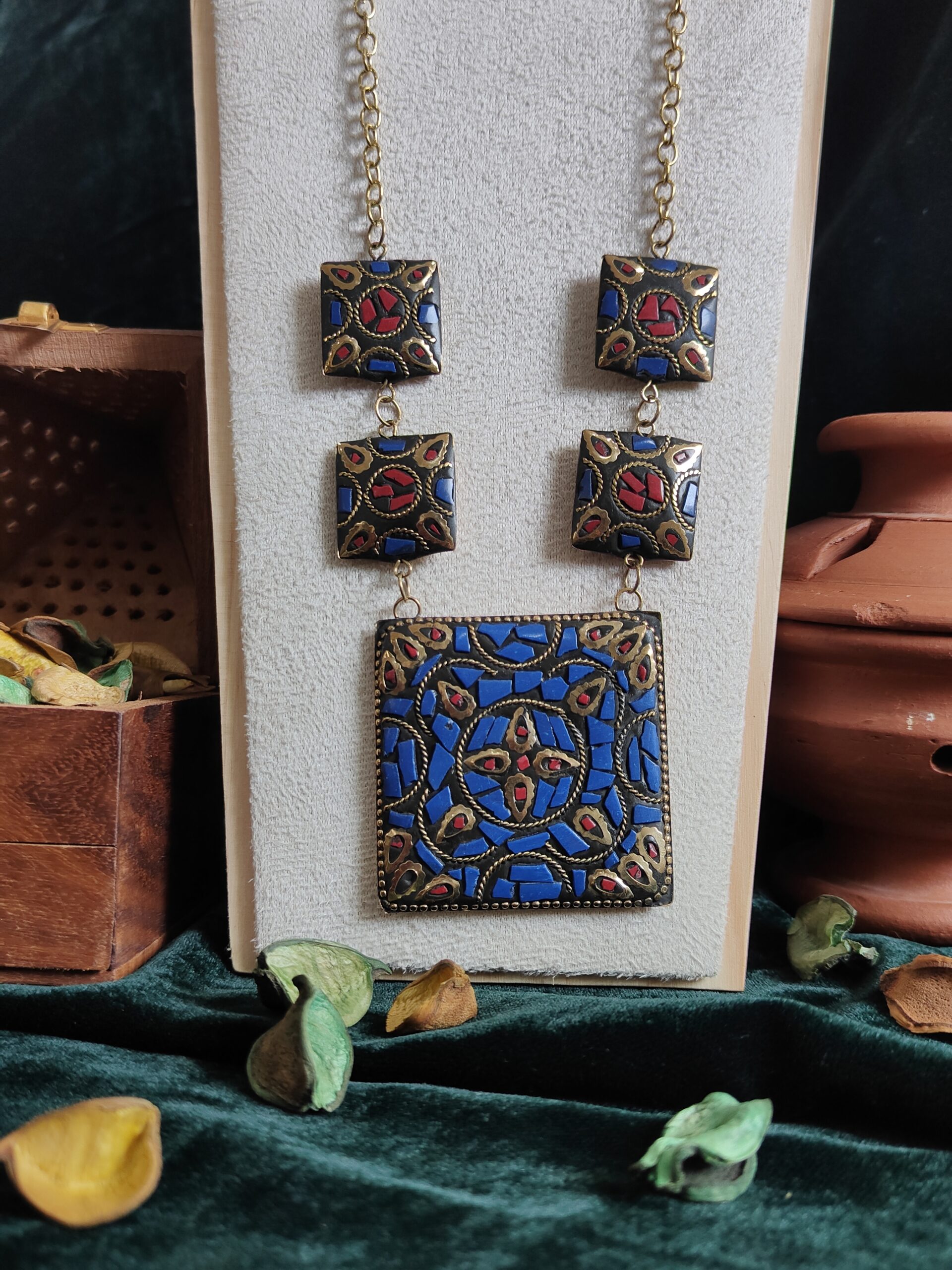 asit chaukor necklace