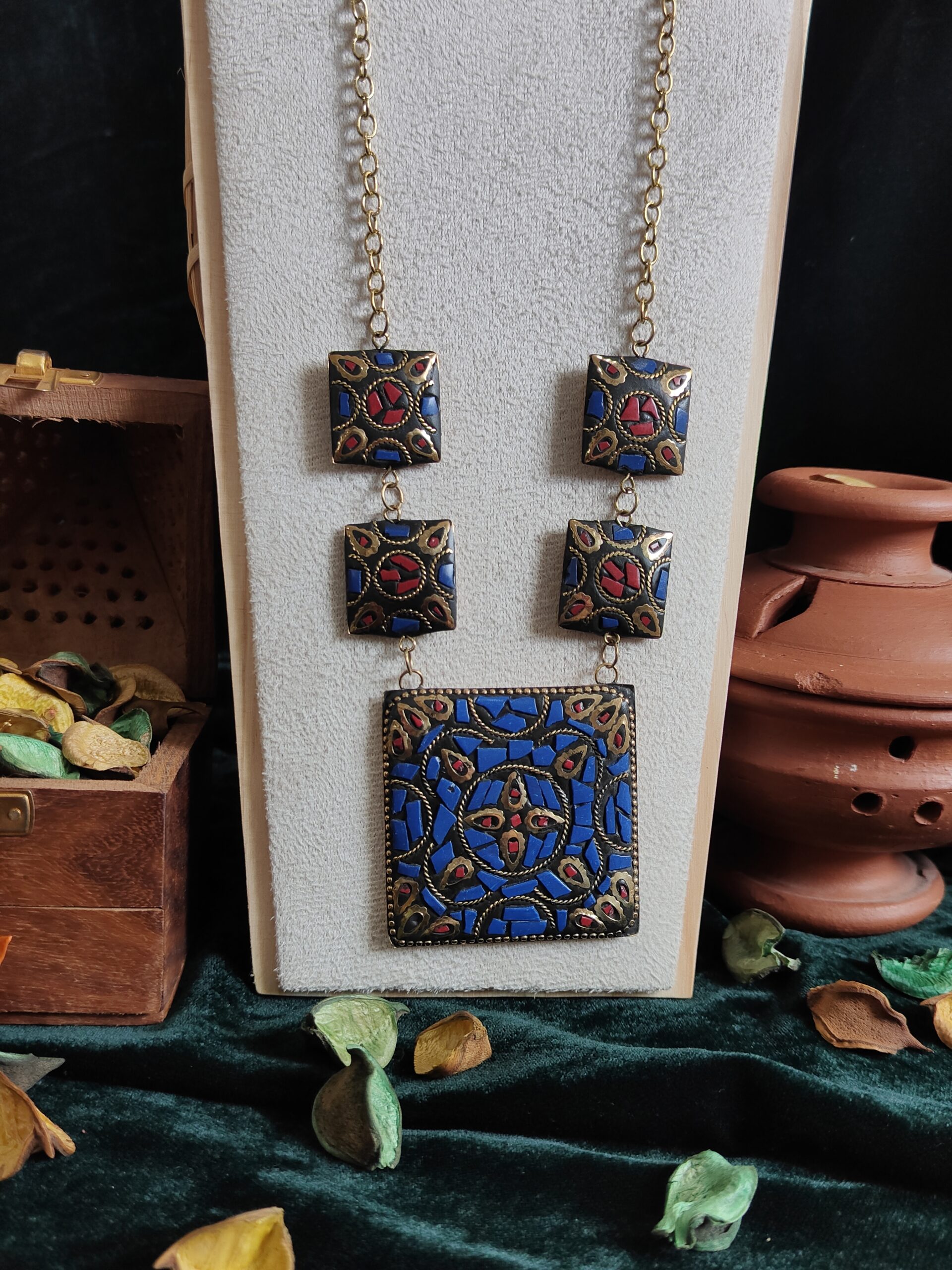 asit chaukor necklace