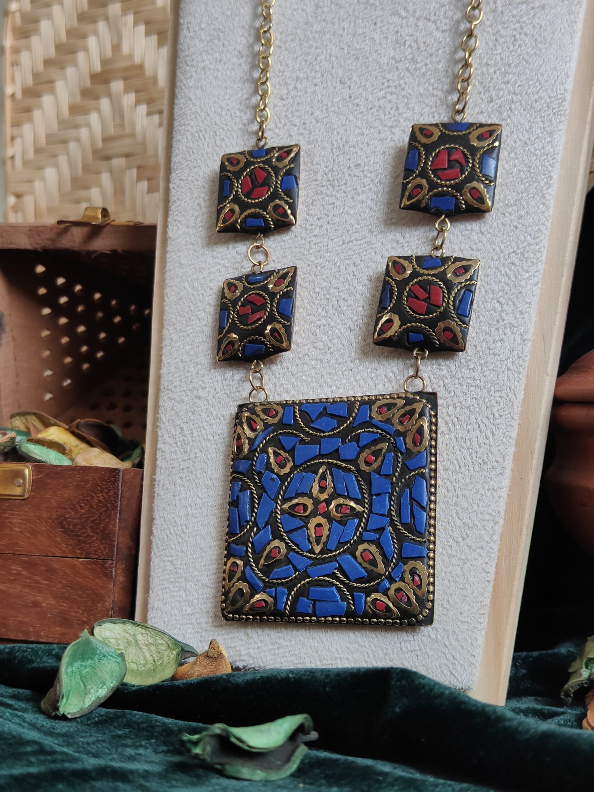asit chaukor necklace