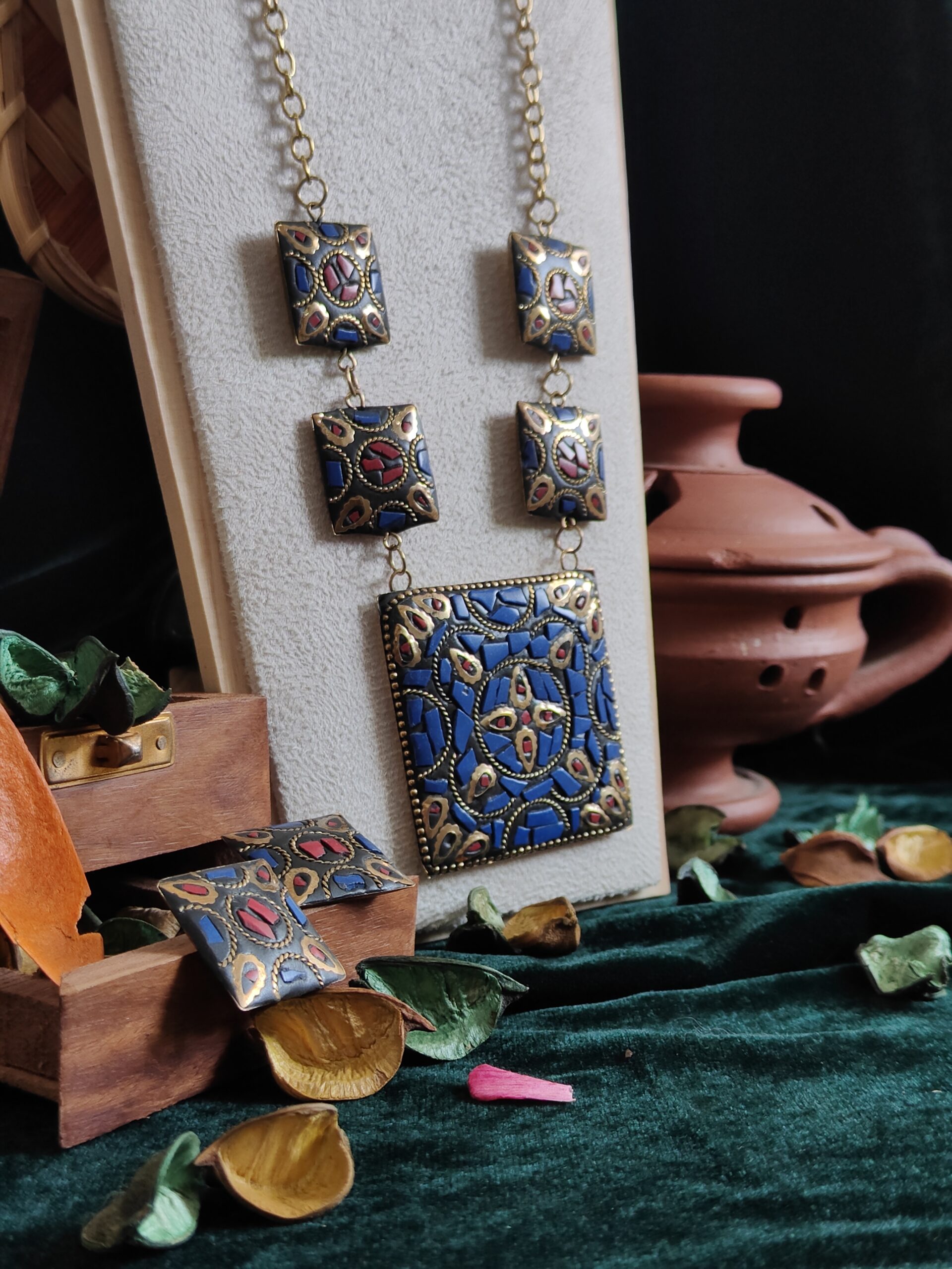 asit chaukor necklace
