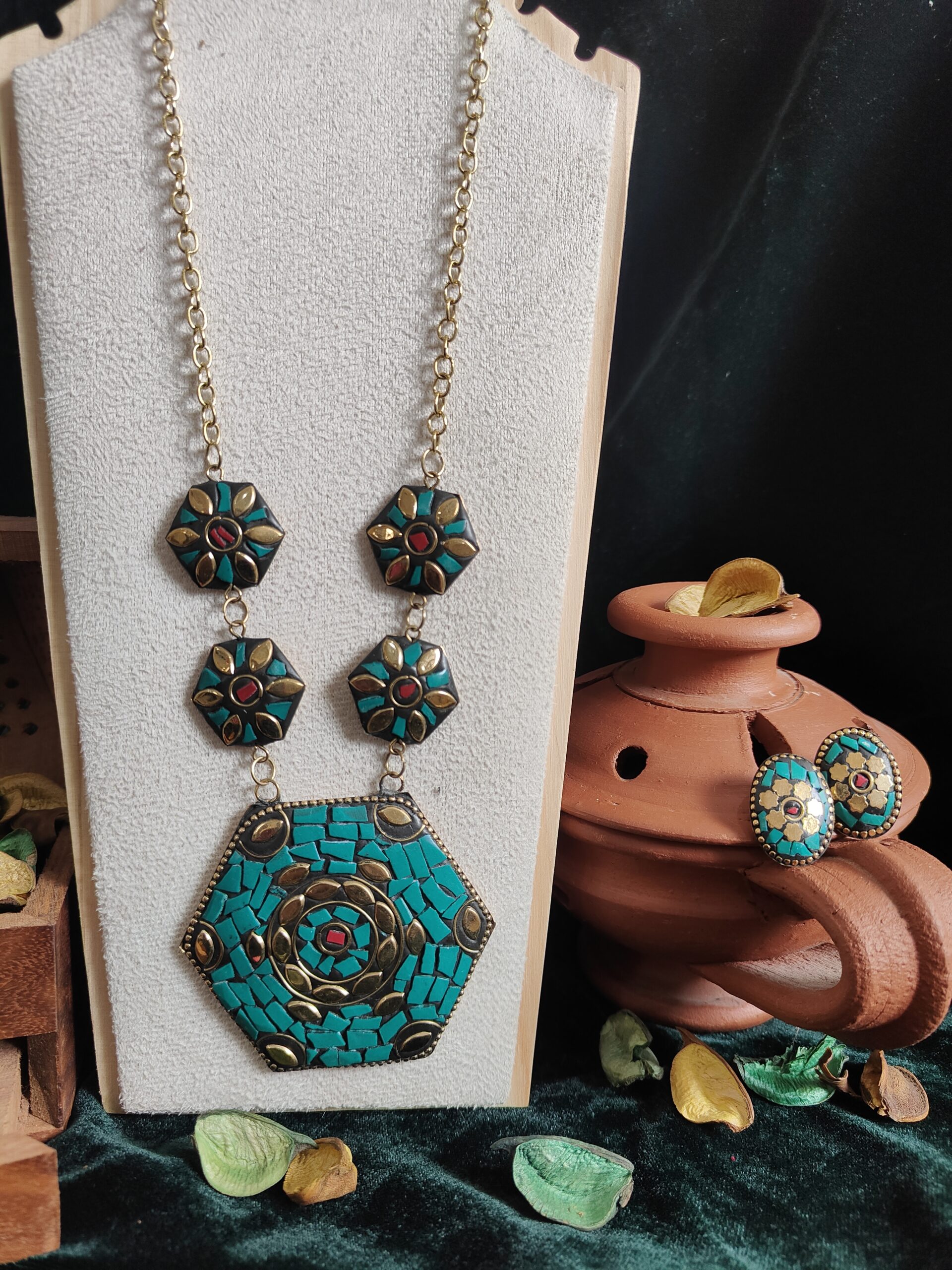 neerad mandal necklace