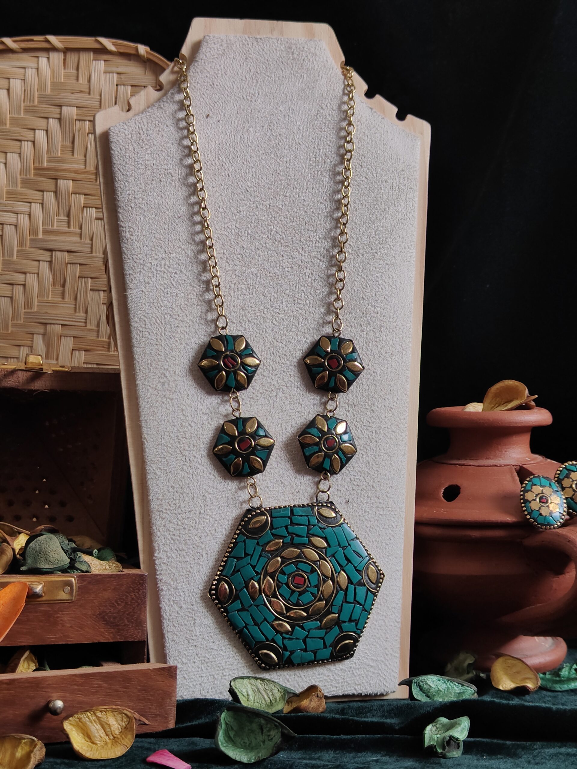 neerad mandal necklace