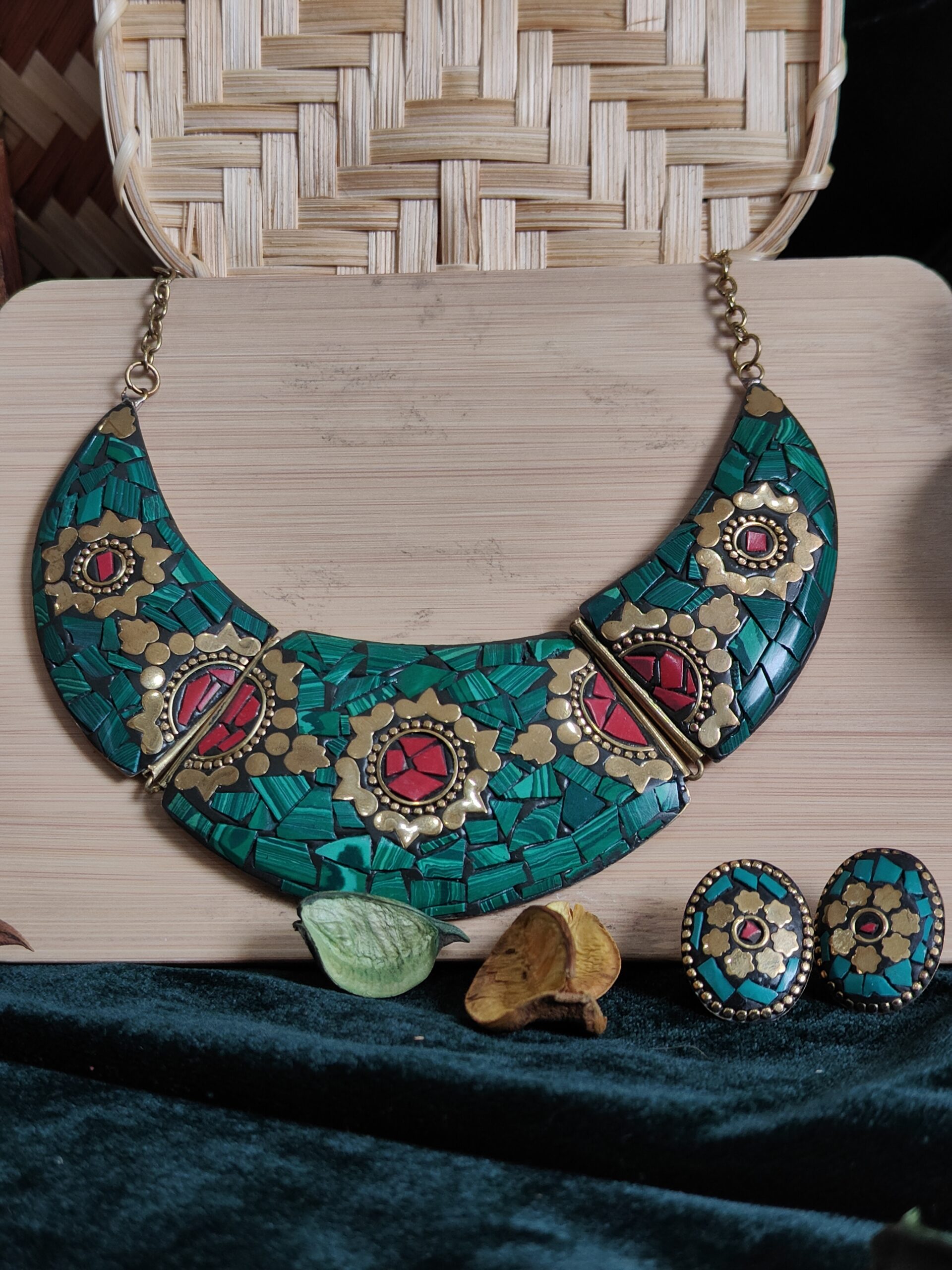 firozi ardhachandra choker firozi ardhachandra choker