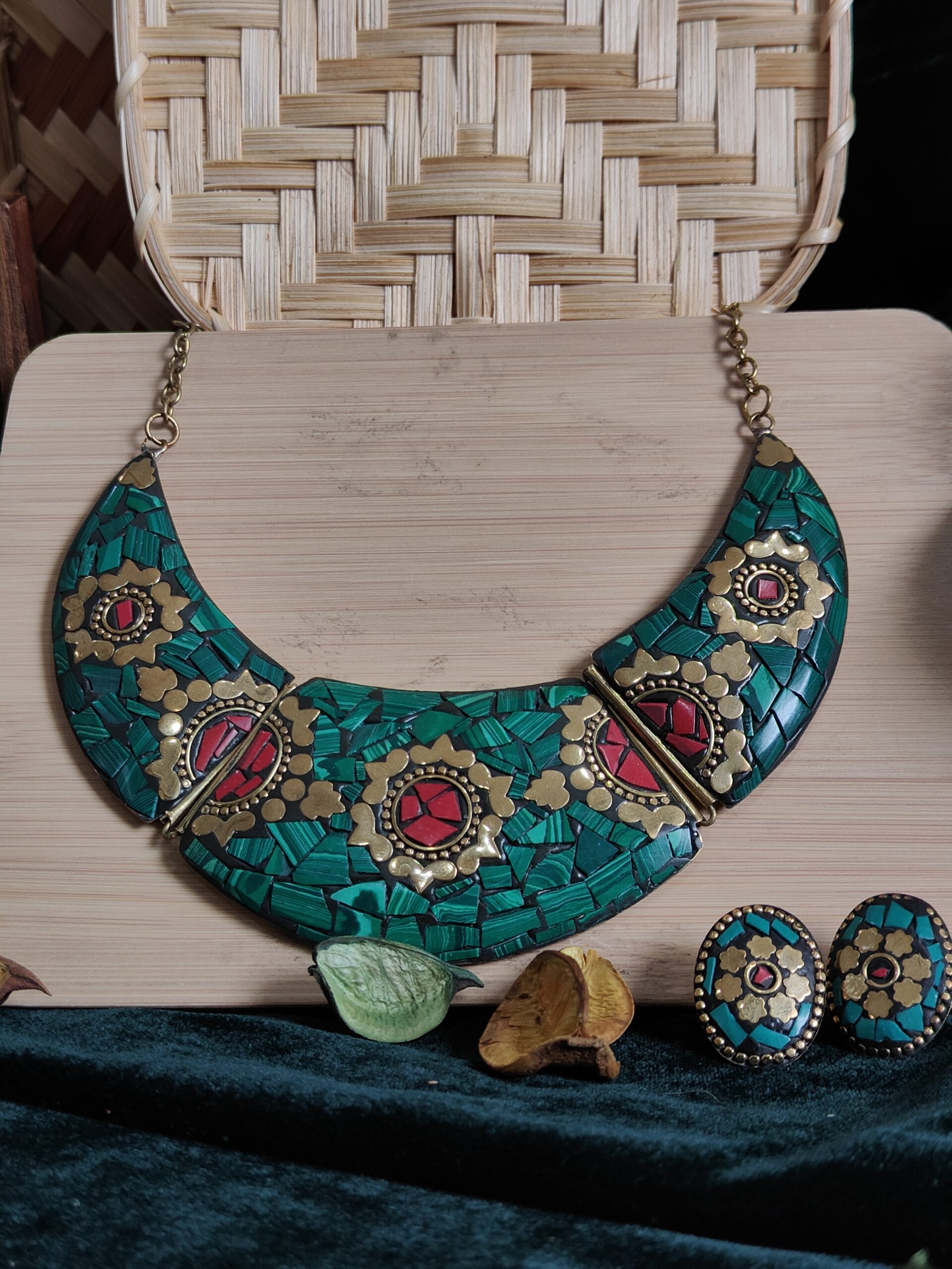 firozi ardhachandra choker firozi ardhachandra choker