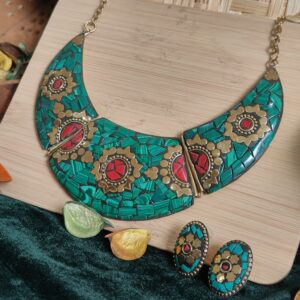 firozi ardhachandra choker