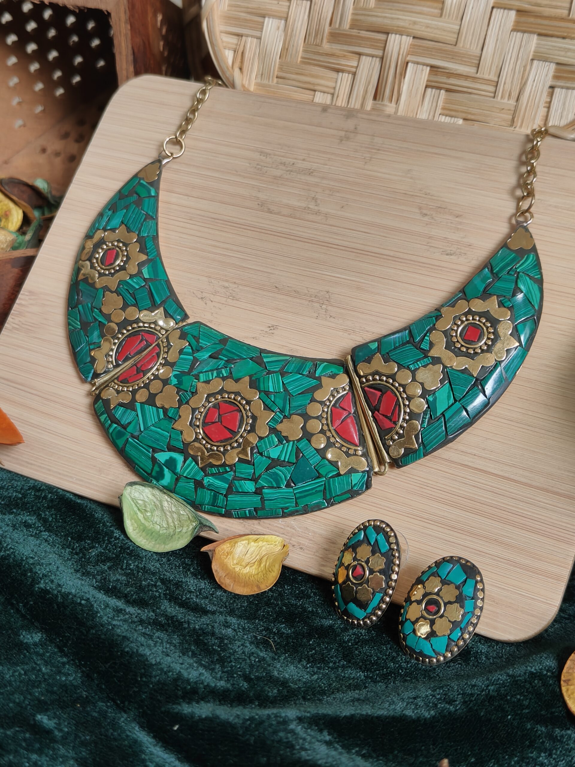 firozi ardhachandra choker firozi ardhachandra choker