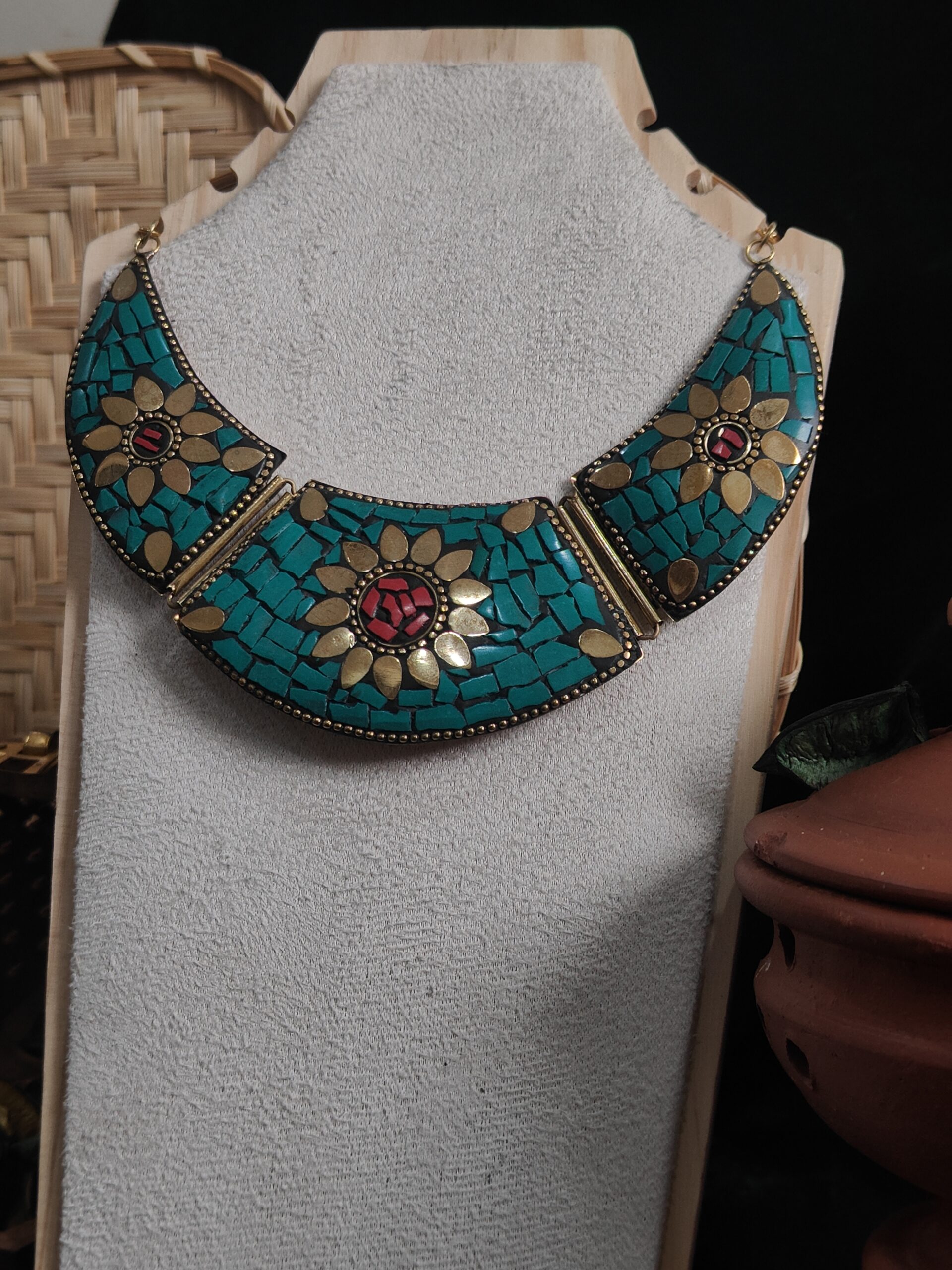 firozi ardhachandra choker firozi ardhachandra choker