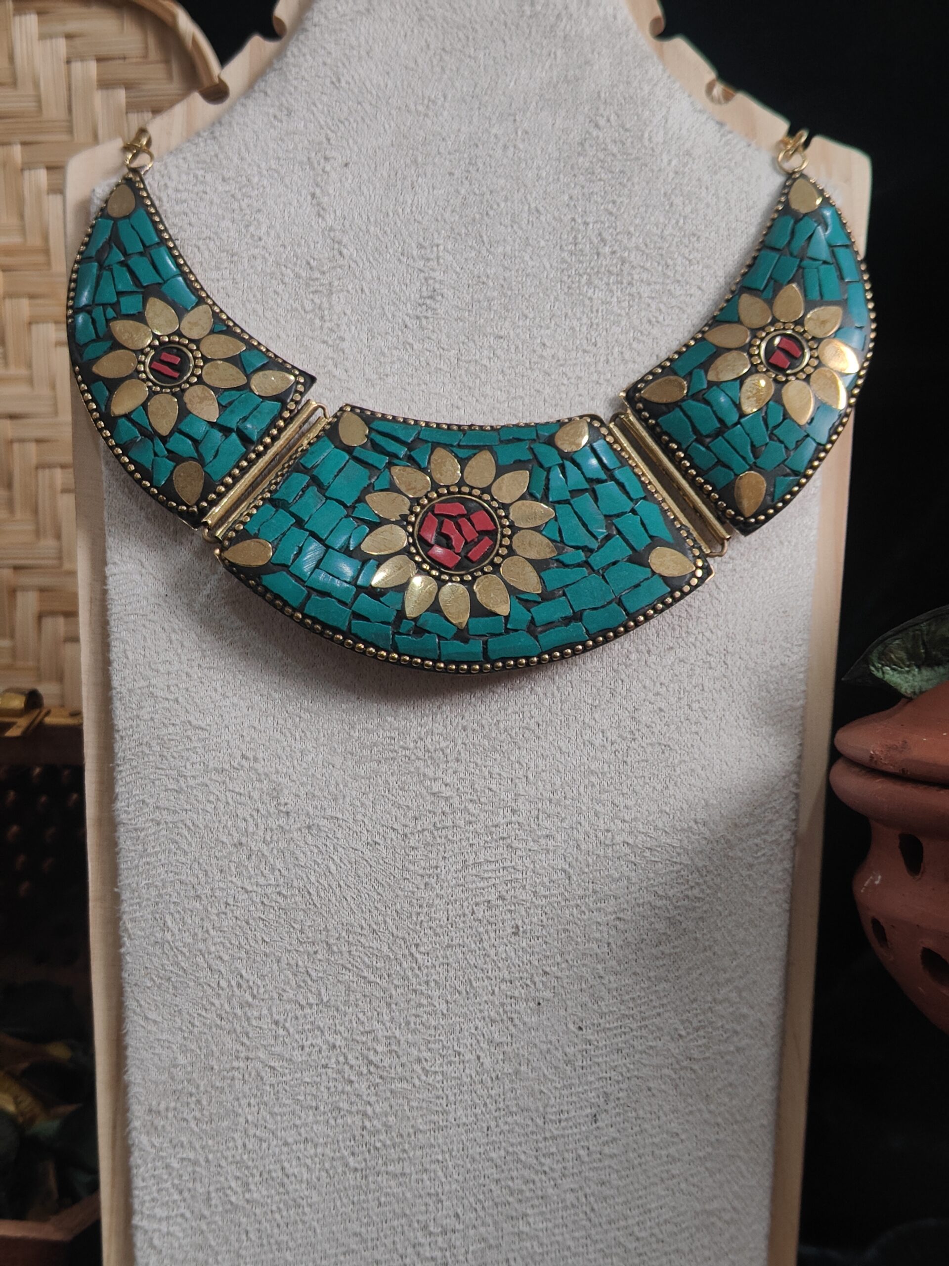 firozi ardhachandra choker firozi ardhachandra choker