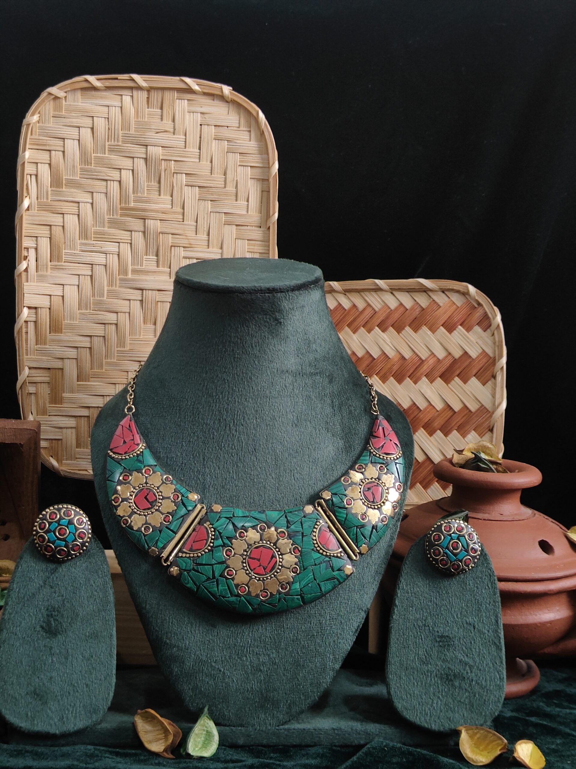 aranya ardhchandra choker