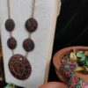 laal vritta necklace