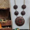 laal vritta necklace