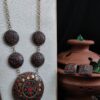 laal vritta necklace