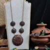 laal vritta necklace