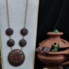 laal vritta necklace