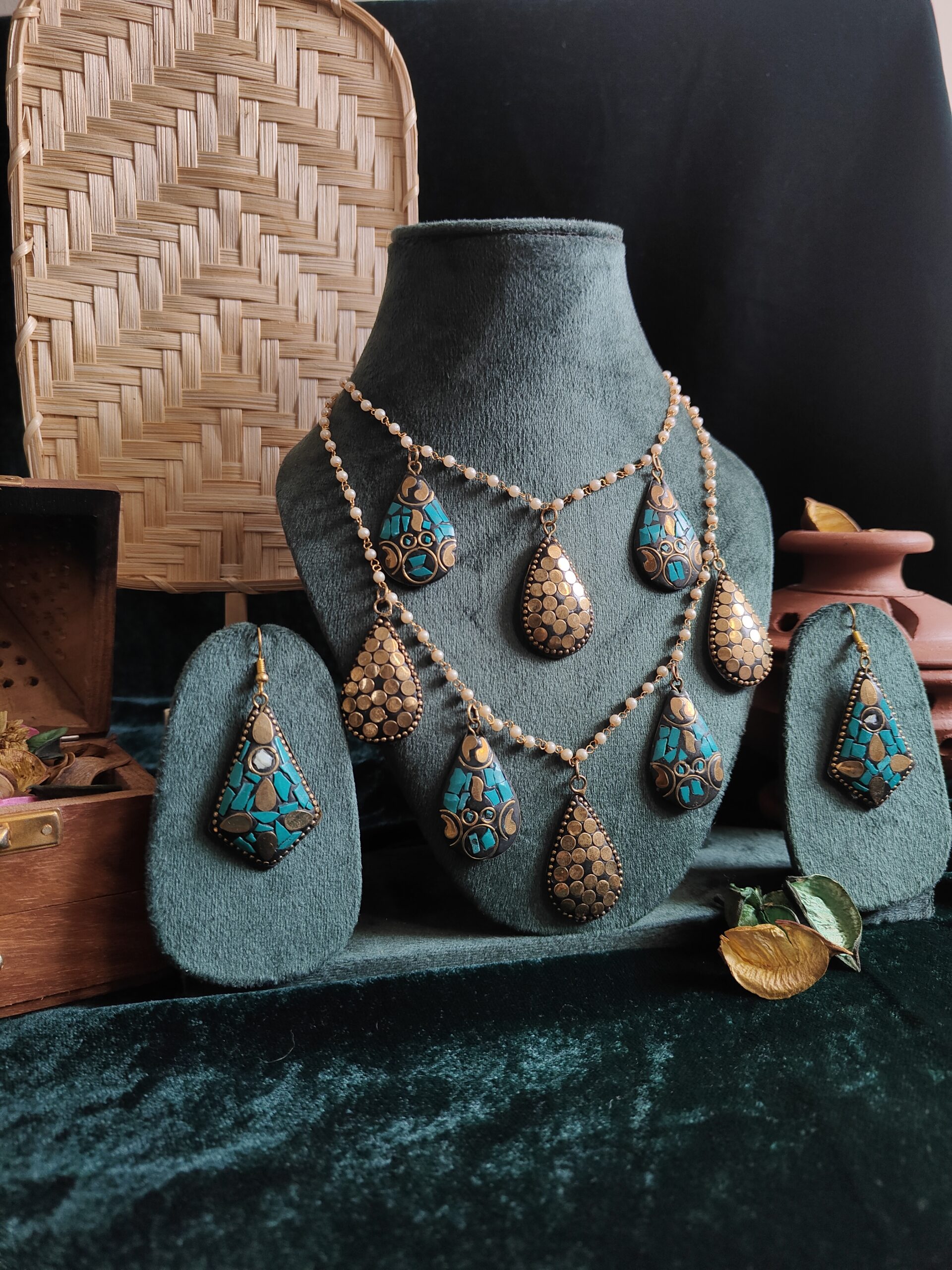 sunehri boond long necklace