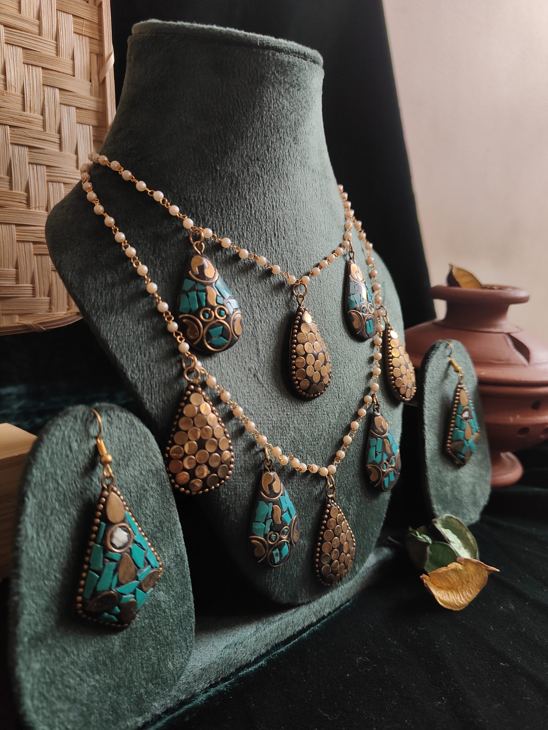 sunehri boond long necklace