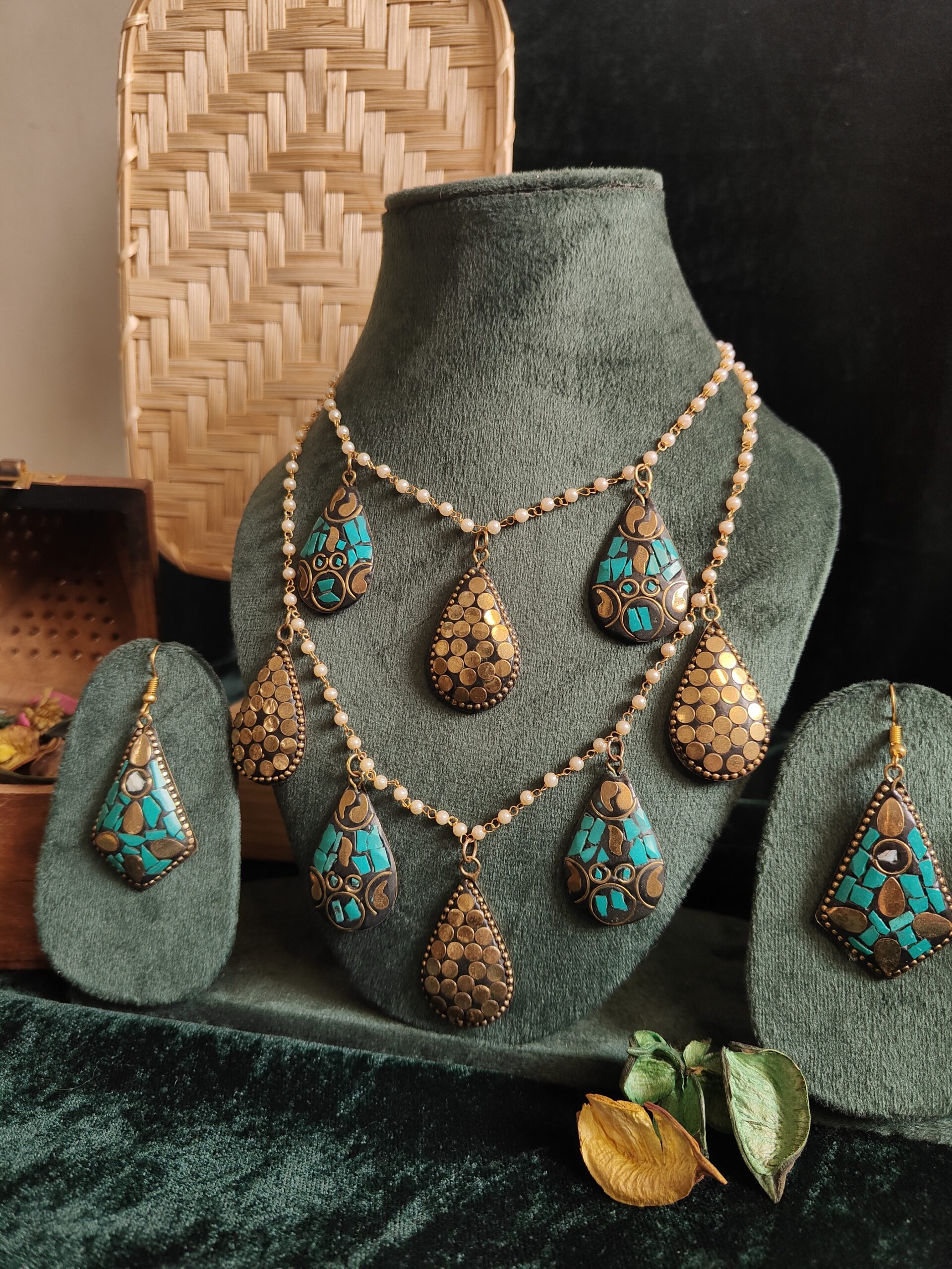 sunehri boond long necklace