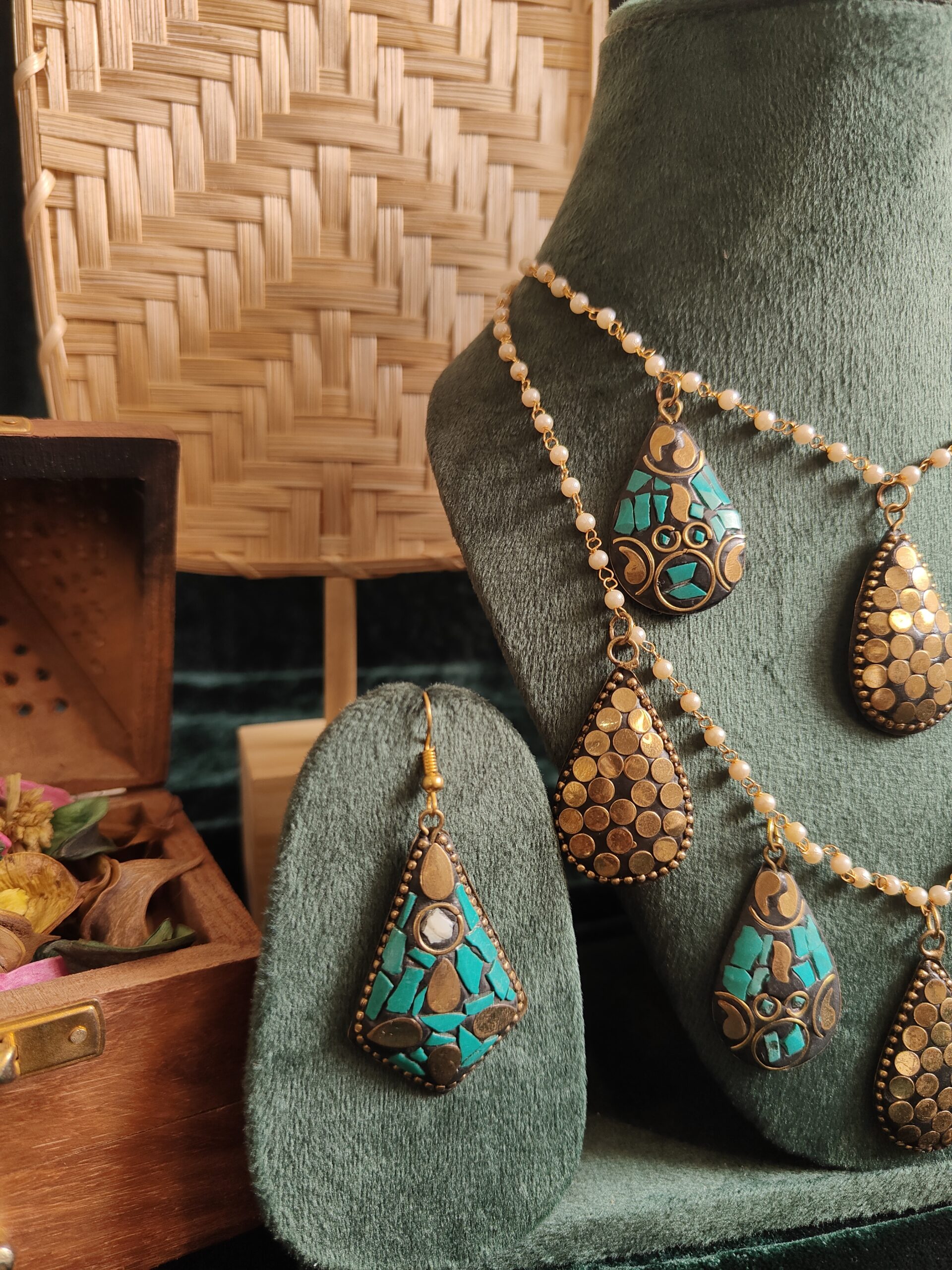 sunehri boond long necklace