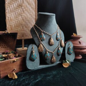 sunehri boond long necklace