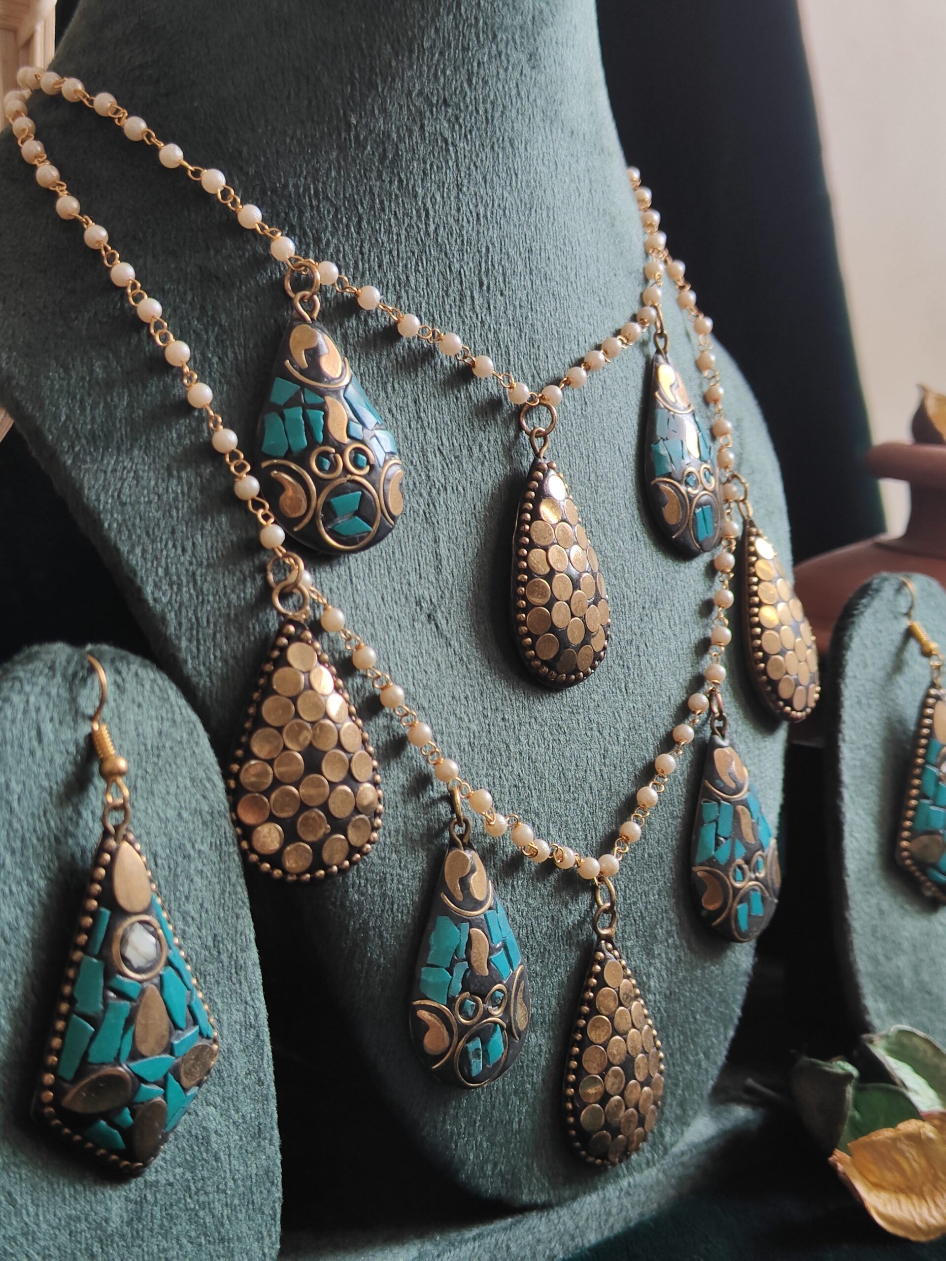 sunehri boond long necklace