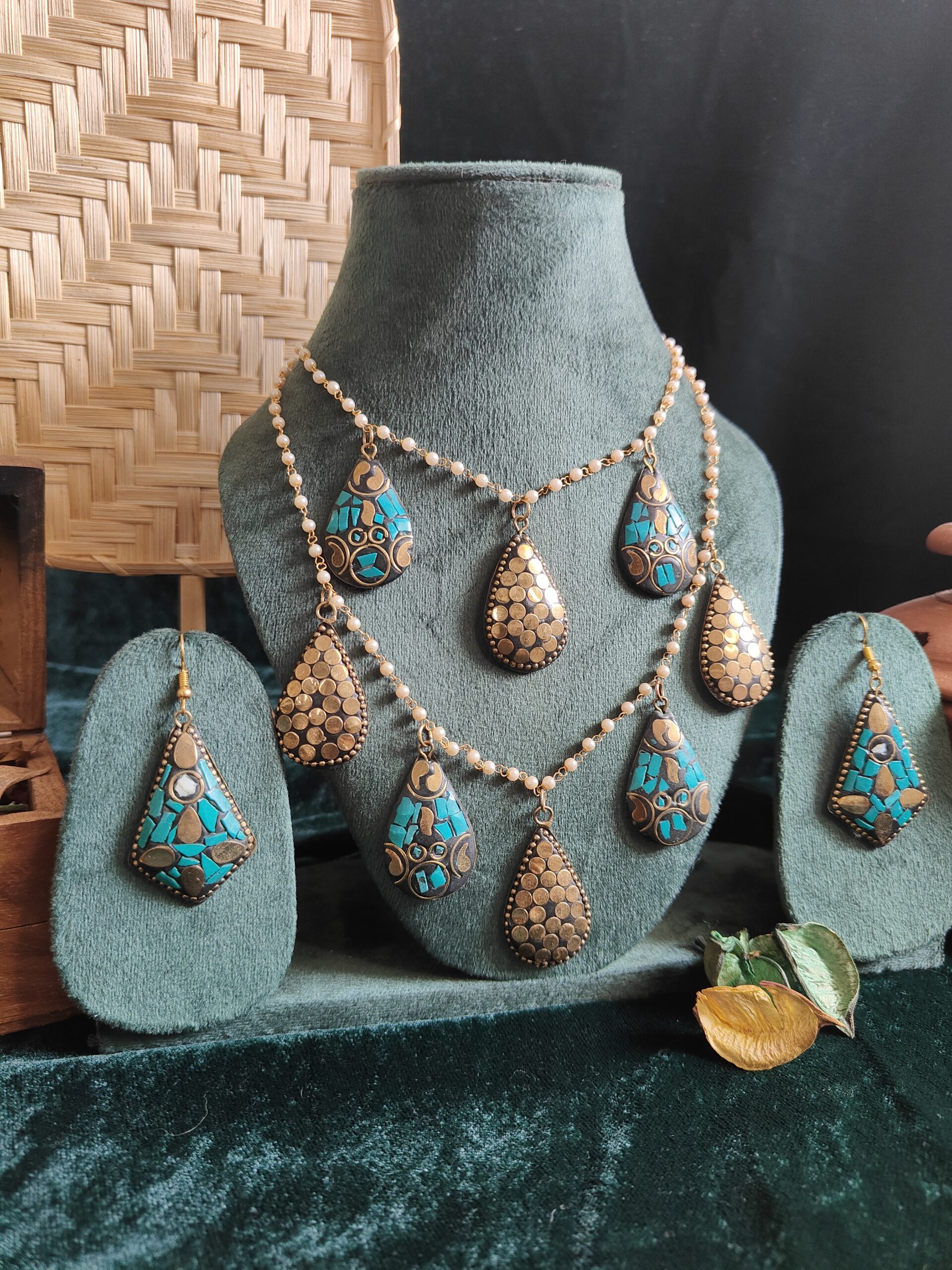 sunehri boond long necklace