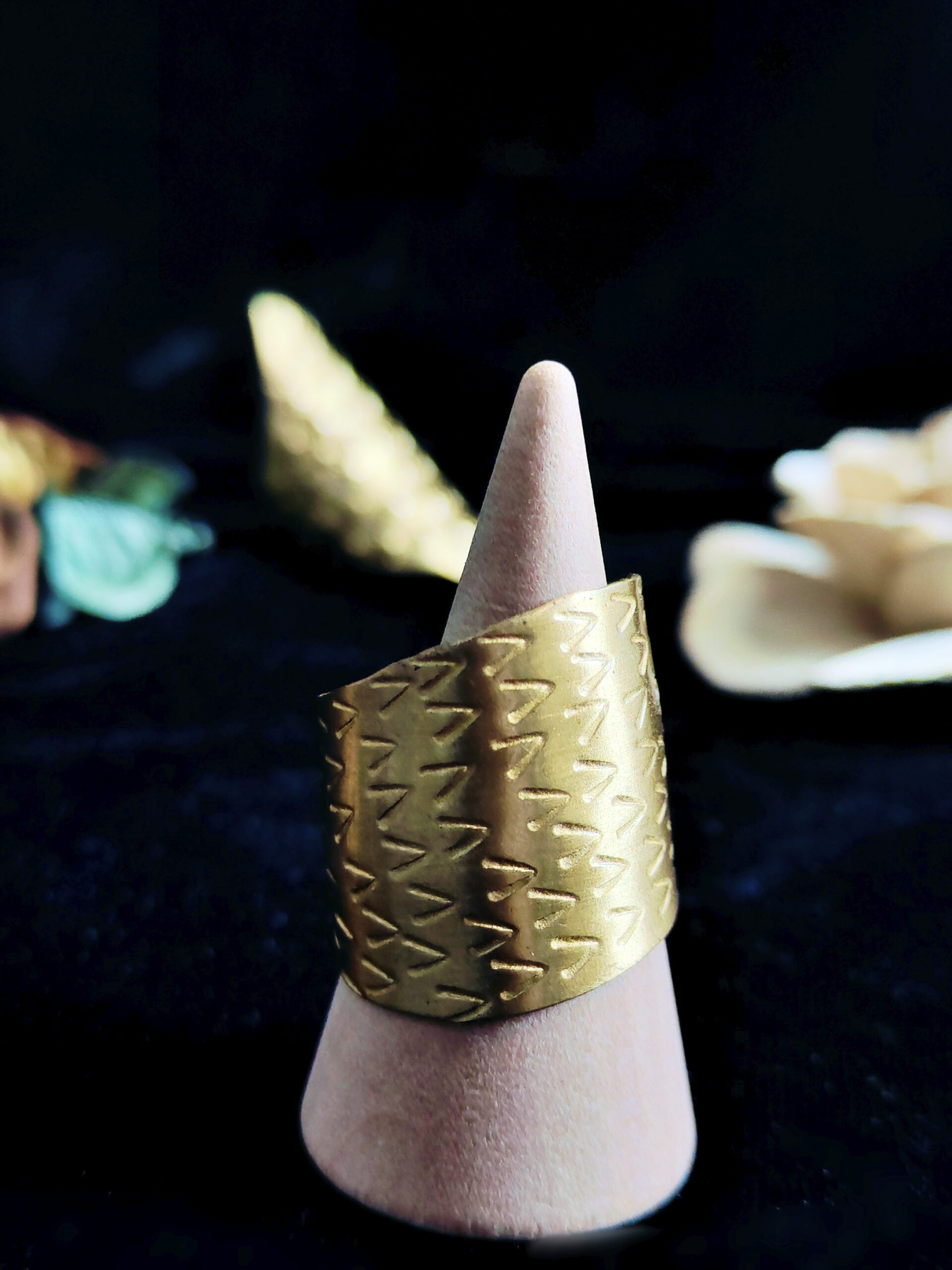 curled up statement ring